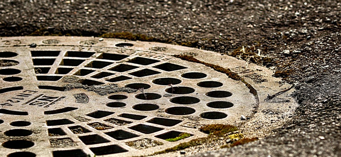 manhole-covers-3393392_1920